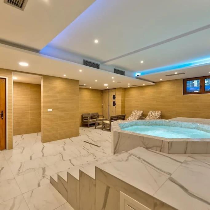 Dexy Luxury And